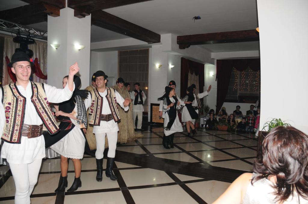 Mistral Resort Moeciu De Sus Buitenkant foto